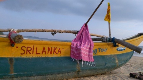 Das Baumwolltuch von LeStoff hängt auf einem Boot