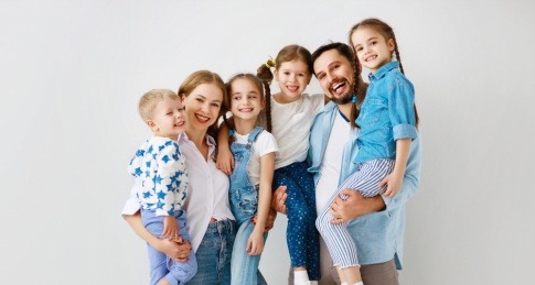 Eine Patchworkfamilie - Tipps für das Gelingen dieser besonderen Familienkonstellation braucht diese glückliche Familie offensichtlich nicht.