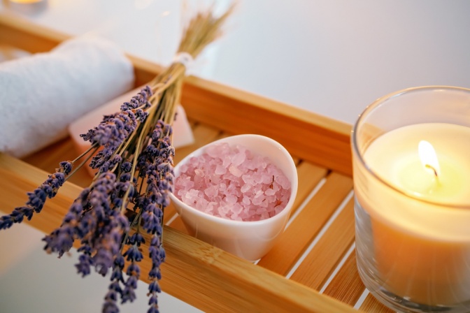 Badesalz und Lavendel