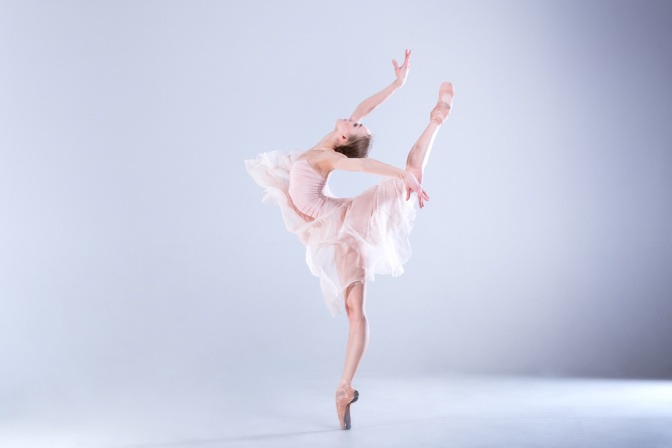Ballerina tanzt.