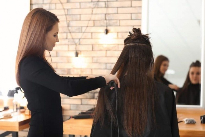 Tipps zum Haare glätten mit Glätteisen: wie geht's richtig?
