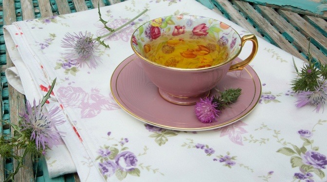 Eine Tasse Disteltee