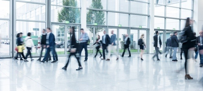 Menschen sind im Stress, der Energie im Alltag raubt