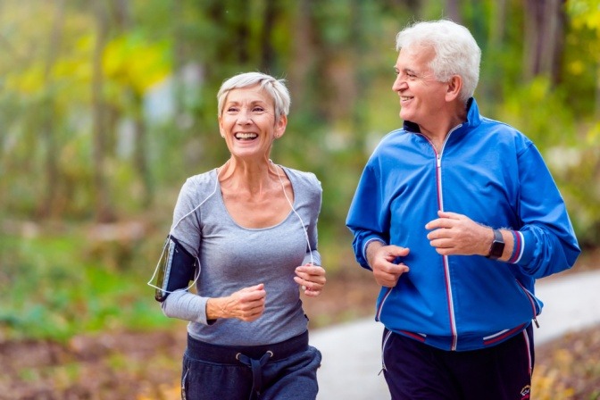 Älteres Paar beim Joggen