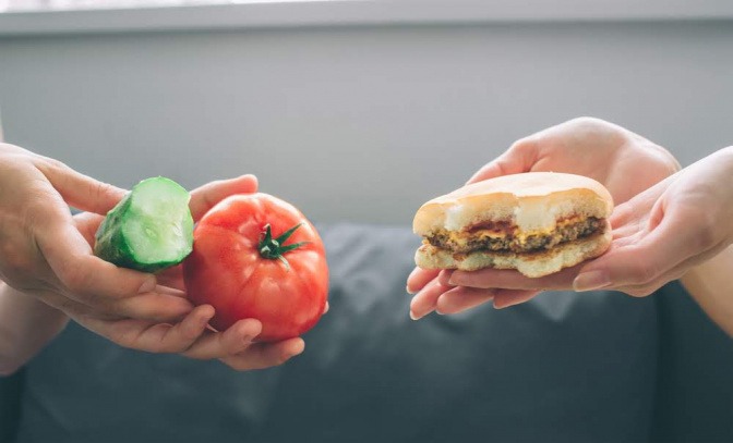 Gemüse versus Burger.