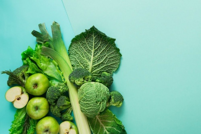 Grünes Gemüse und Obst