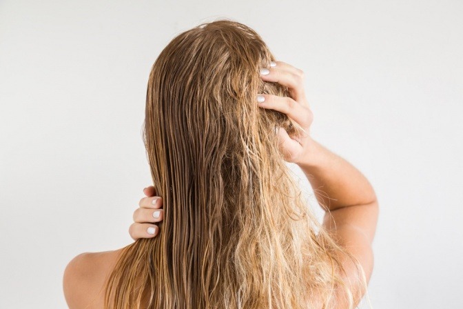 Wie wirkt Mandelöl auf die Haare?