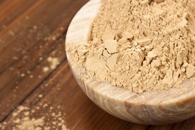 Holzschale mit Heilerde