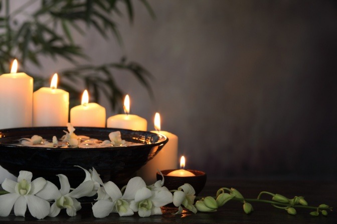 Brennende Kerzen vermitteln Entspannung