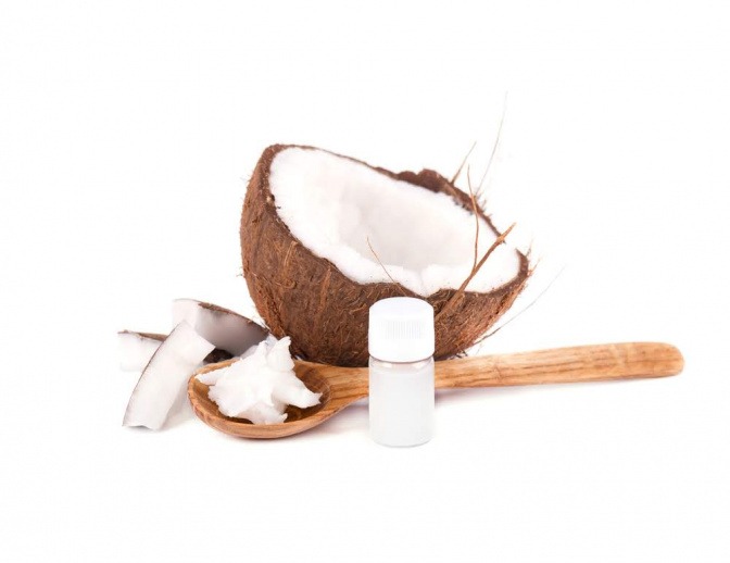 Kokosöl, aufgeschnittene Kokosnuss
