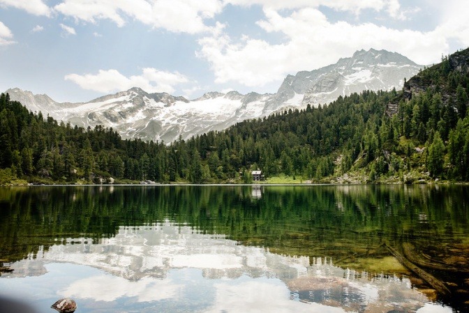 Blick auf die Alpen und den Reedsee in Gastein