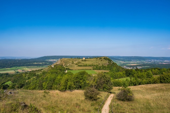 Blick auf das Walberla, einen heiligen Berg in der Fränkischen Schweiz.