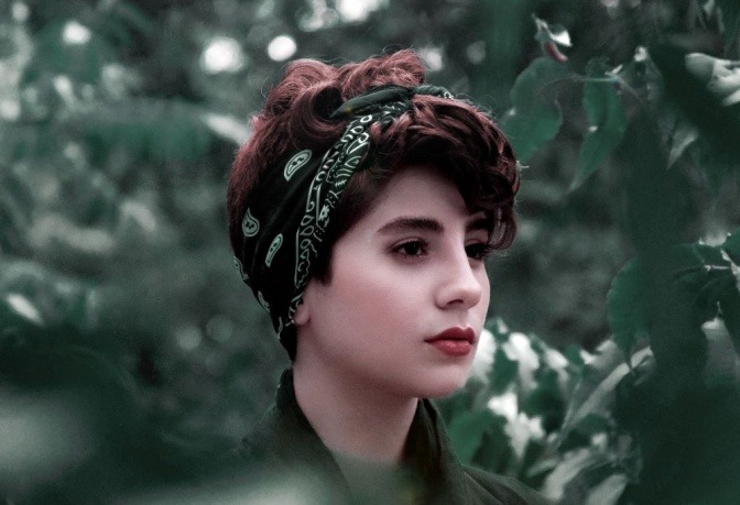 Mit Haarband Frisuren Fur Jede Menge Abwechslung Zaubern