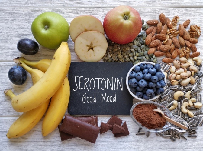 Lebensmittel, die Serotonin im Körper beeinflussen. 