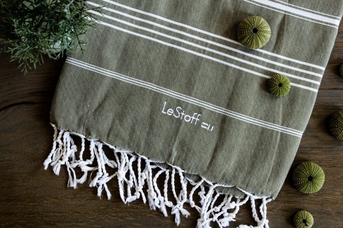 Ein Hamamtuch von LeStoff mit Seeigeln