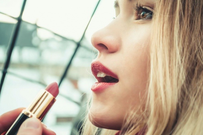 Blonde augen braunen für mit lippenstift Welcher Lippenstift