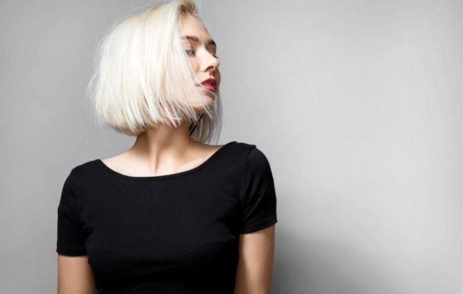 Frau mit blonden Haaren