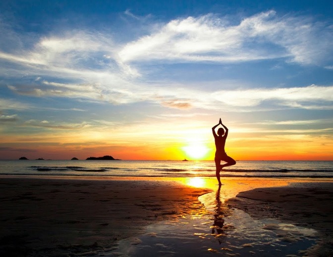 Yogaübung am Strand