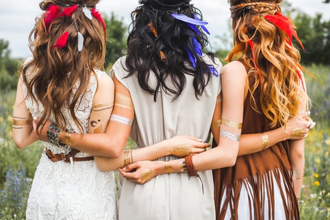 Frauen mit unterschiedlichen Haarfarben