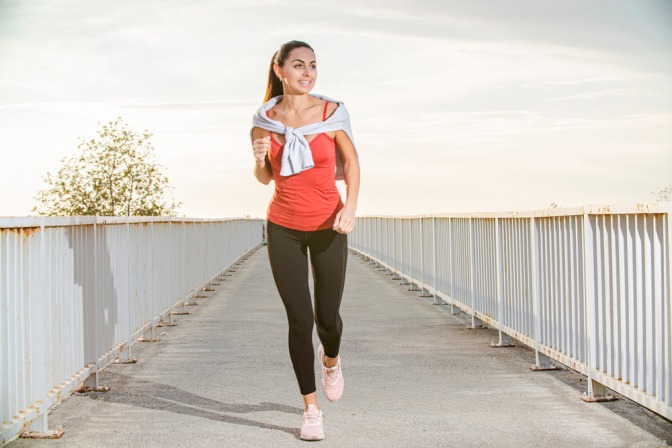 Frau beim Joggen.