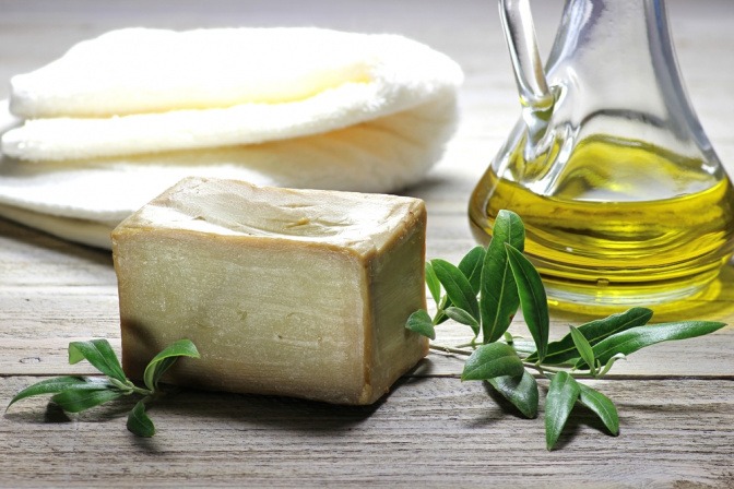 Olivenseife und Olivenöl