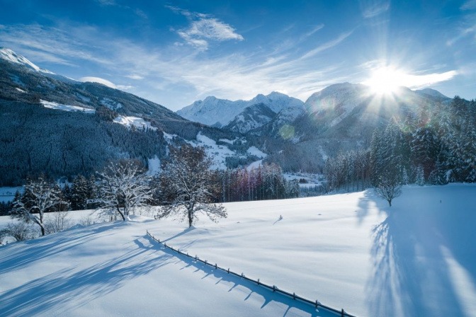 Die schneebedeckte Landschaft im Salzburger Land