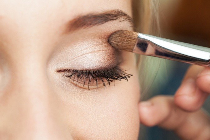 Augen-Make-up bei Schlupflidern