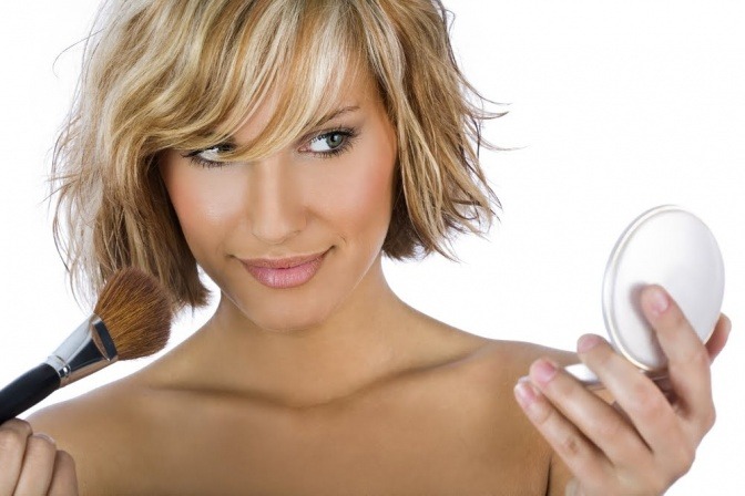 Stylingtricks Und Die Richtige Frisur Fur Eine Hohe Stirn