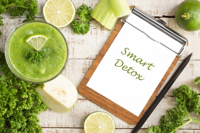 Auf einem Schild steht Smart Detox