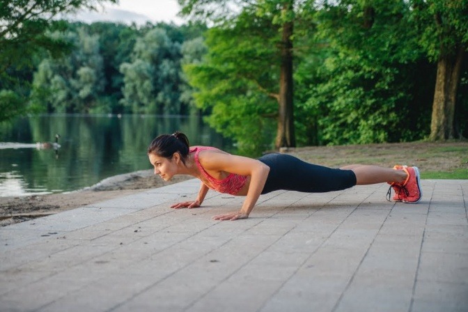 Frau beim Training