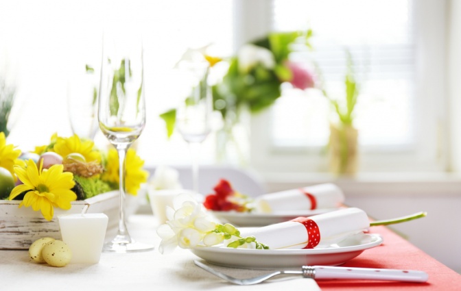 Feierlich gedeckter Tisch