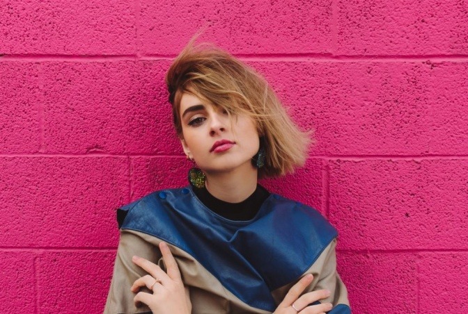 Übergangsfrisuren stylen: der ideale Weg von kurz auf lang