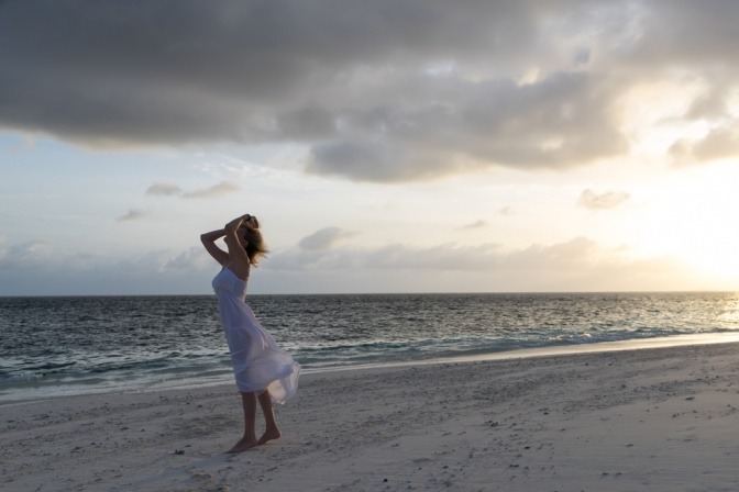 Das Wetter am Strand verändert sich und es ziehen Wolken auf