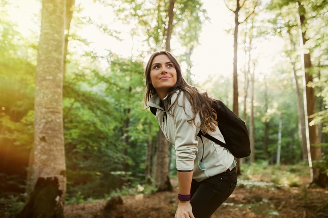 Frau bei einer Wanderung