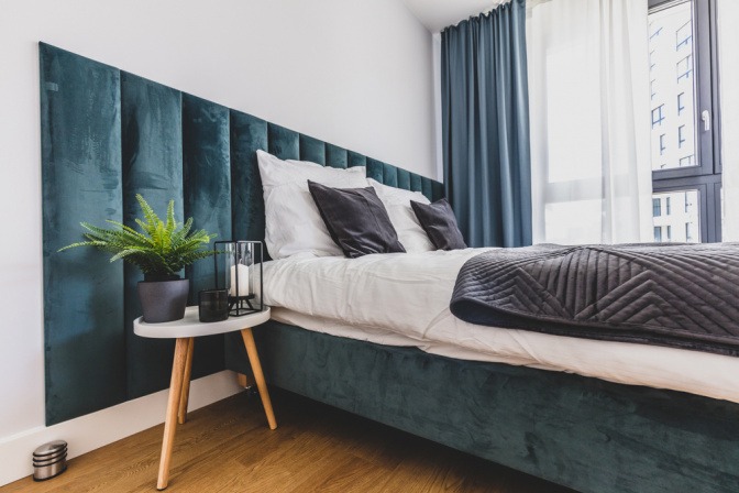 Schlafzimmer mit Boxspringbett