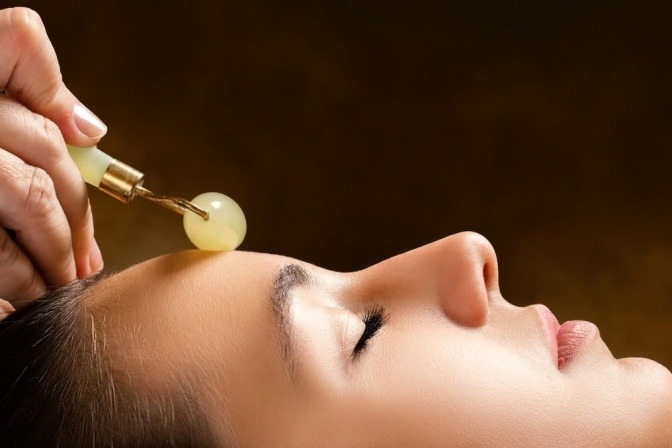 Massage mit Jaderoller
