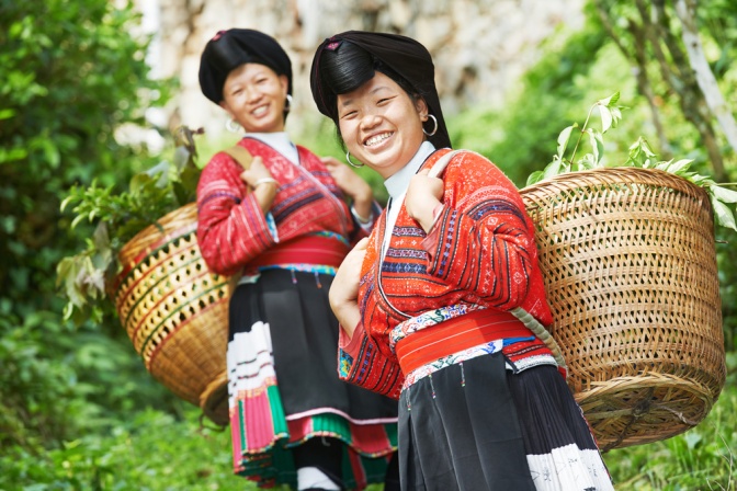 Zwei Frauen in Asien nach den Wechseljahren