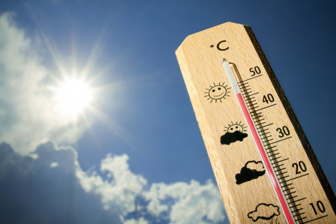 Termometer, das hohe Temperatur anzeigt
