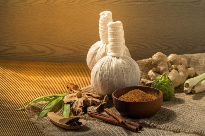 Gewürze und Teilkörpermassage