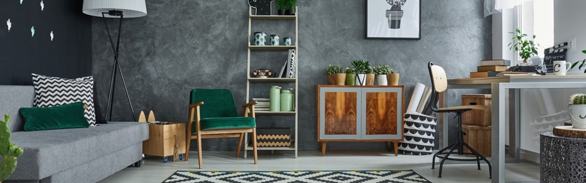 Ein Zimmer ist schön eingerichtet