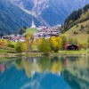 Reiseziel Südtirol mit See und Bergen für Entspannung