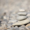 Steine sind in Balance, im Gleichgewicht, aufeinandergelegt