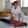 Dr. Andrea Baumgartner macht eine Shiatsu Behandlung