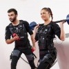 Ein Mann und eine Frau machen EMS Training