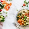 Gemüsesalat für eine gesunde Ernährung ist zubereitet