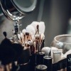 Schminke und Pinsel zum Schminken