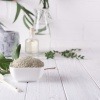 Schale mit Kosmetikpulver