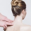 Eine Massage von einem Spezialisten hilft bei Nackenverspannungen sofort.