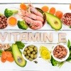 Schriftzug "Vitamin E" und Lebensmittel