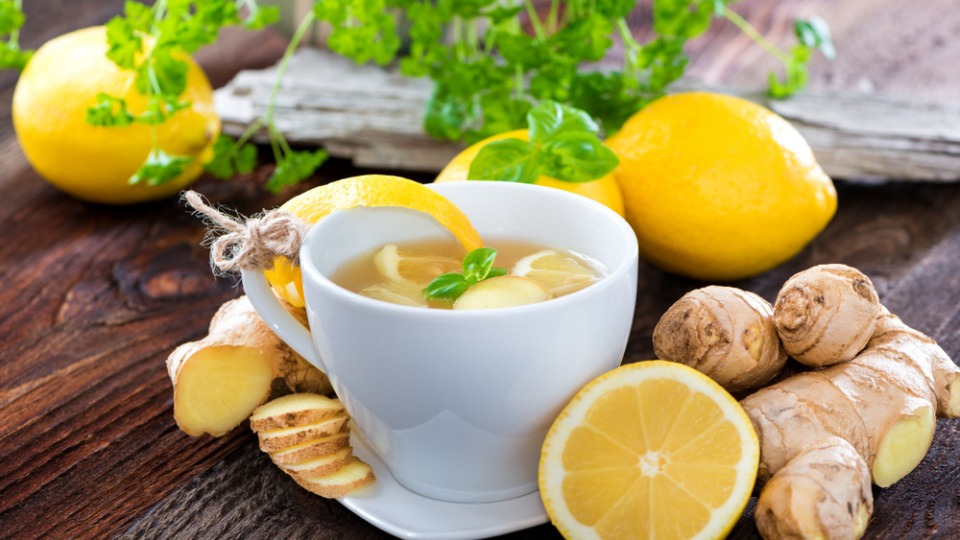 Ingwer kann ebenso wie Zimt oder Kurkuma helfen, deine Blähungen zu reduzieren. Ingwer gegen Blähungen